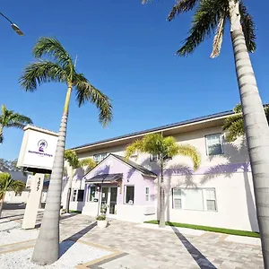 Beach Side Studio With Pool And Parking Apartment Clearwater