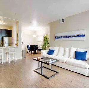 The Nest A Spacious 1 Bedroom With A Pool View Apartment Los Angeles